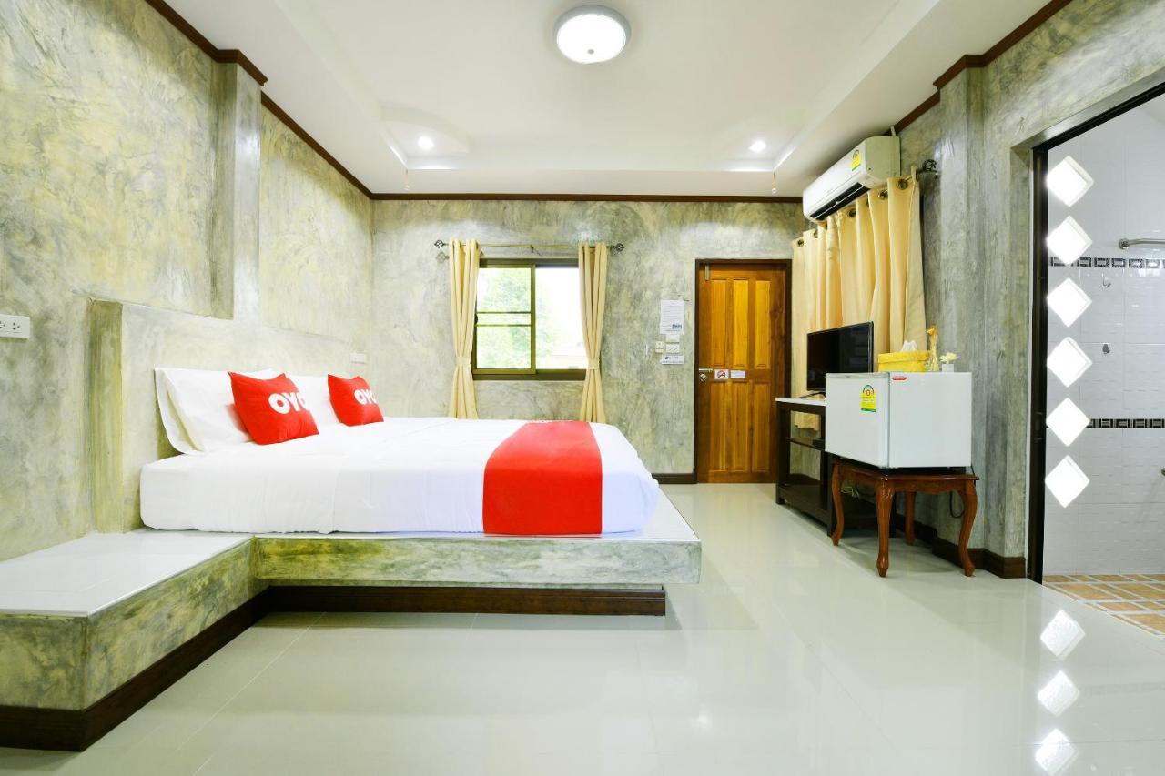 Oyo 536 Reuan Kanthima Ban Laem Chabang Buitenkant foto