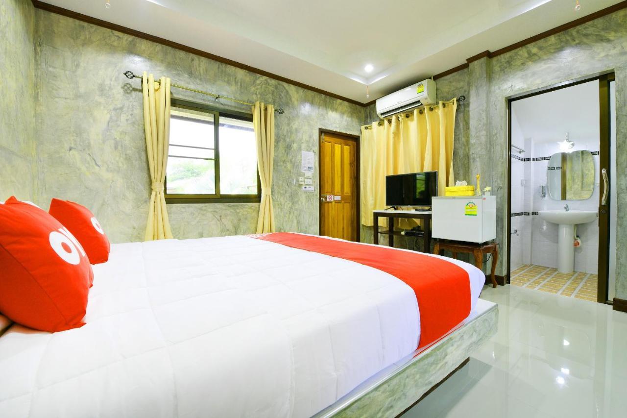 Oyo 536 Reuan Kanthima Ban Laem Chabang Buitenkant foto