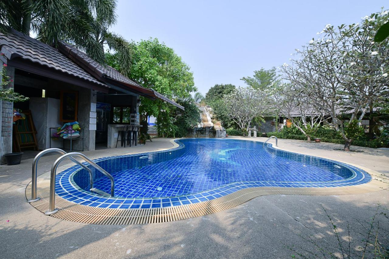 Oyo 536 Reuan Kanthima Ban Laem Chabang Buitenkant foto