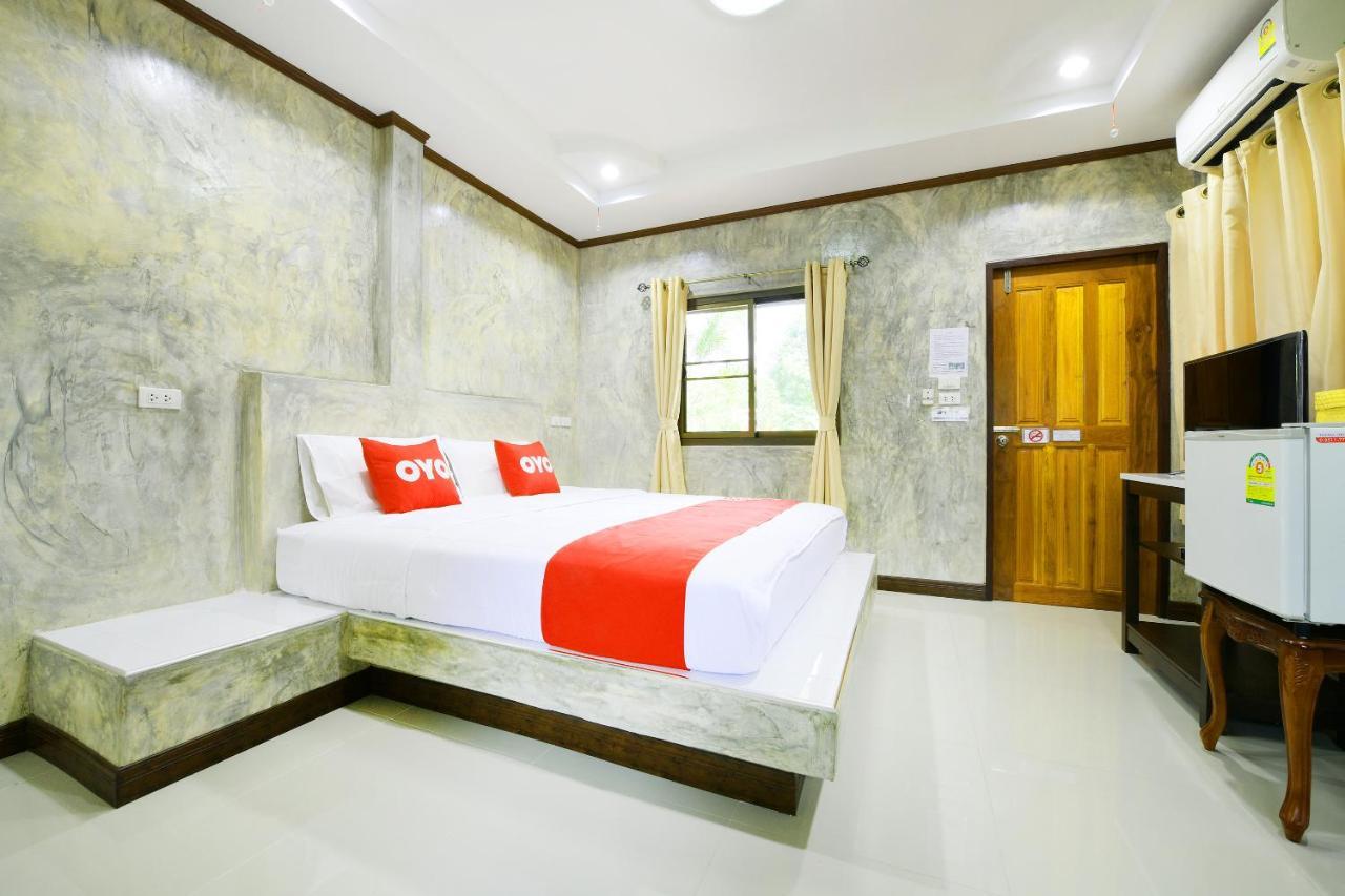 Oyo 536 Reuan Kanthima Ban Laem Chabang Buitenkant foto