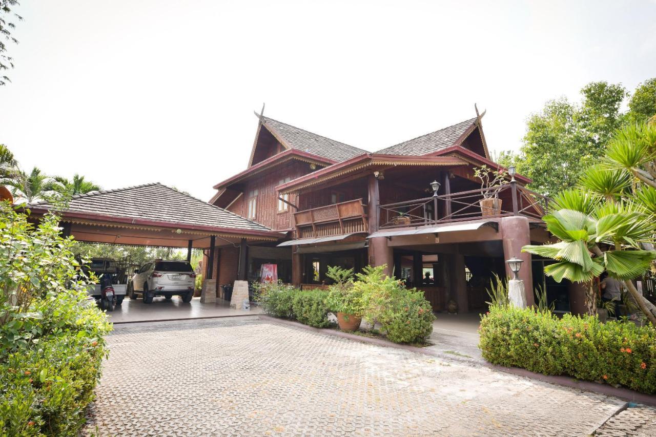 Oyo 536 Reuan Kanthima Ban Laem Chabang Buitenkant foto