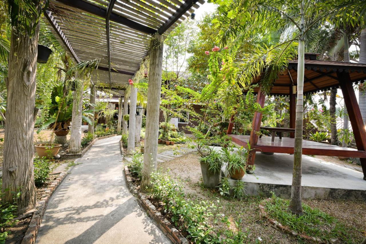 Oyo 536 Reuan Kanthima Ban Laem Chabang Buitenkant foto